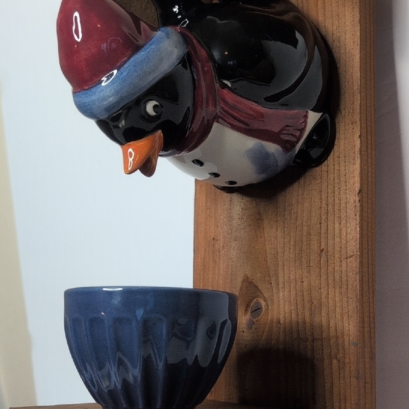 Rustic Wooden Handmade Bird Feeder Penguin With The Birds - Picture 2 of 15